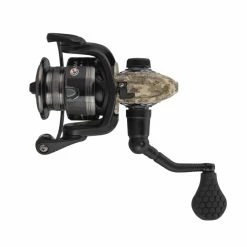 Lews American Hero Camo Spinning Reel -Karl’s Baits Shop lews americanherocamo bottom 41 02 lew 10026b