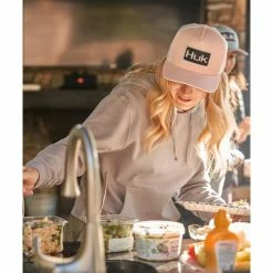 HUK Women's HUK Logo Hoodie 7 HUK Women's HUK Logo Hoodie -Karl’s Baits Shop lifestyle overcastgrey womenhuklogohoodie 51 10 huk 10014