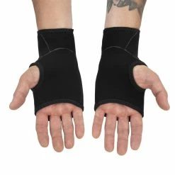 Simms Kispiox Glove -Karl’s Baits Shop simms kispioxglove black back 52 01 sim 10001b